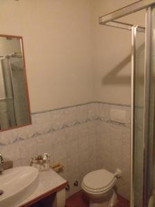 A bathroom at Appartamento Azzurra