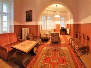 a living room with a couch and a table at Muskátli Üdülőház in Parádfürdő-Peres