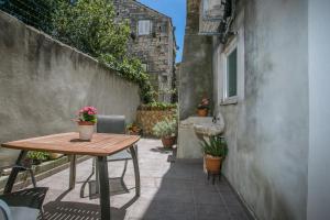 Patio alebo iná vonkajšia časť ubytovania Guest house Mendi