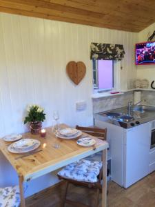 Cuina o zona de cuina de The Hideaway at Duffryn Mawr Self Catering Cottages