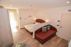 Rúm í herbergi á ALPieve Albergo Pieve