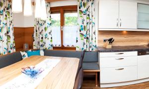 A kitchen or kitchenette at Ferienhaus Meissnitzer