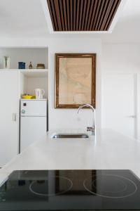 Η κουζίνα ή μικρή κουζίνα στο Apartamento Conquistadores Mazagon 2 Hab 4 Pers max +63 φωτογραφίες