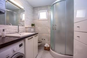 Kúpeľňa v ubytovaní Villa Golden Garden with 50sqm private pool