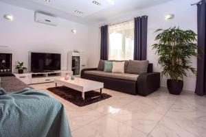 Posedenie v ubytovaní Villa Golden Garden with 50sqm private pool