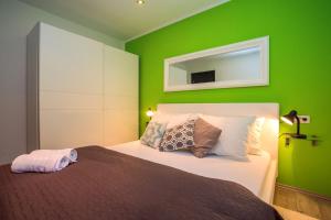 Posteľ alebo postele v izbe v ubytovaní Villa Golden Garden with 50sqm private pool + 37 fotografií