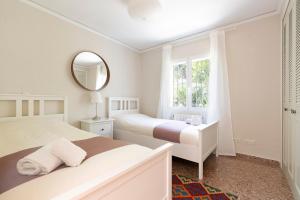 Posteľ alebo postele v izbe v ubytovaní Villa Montgo Denia