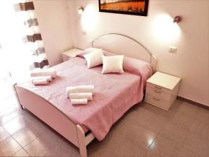 Postel nebo postele na pokoji v ubytování Living Piraino case vacanze