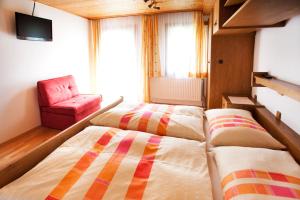 A bed or beds in a room at Ferienhaus Meissnitzer Még 28 kép