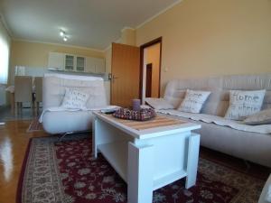 Posezení v ubytování Sunny apartment Jukic with sea view