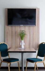 TV a/nebo společenská místnost v ubytování Schlüter Hotel & Restaurant