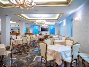 TV a/nebo společenská místnost v ubytování Hotel Boka