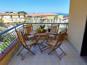 Balkón nebo terasa v ubytování Living Piraino case vacanze