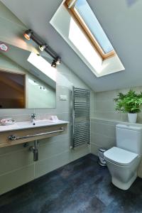 A bathroom at Hostal La Chata by Vivere Stays