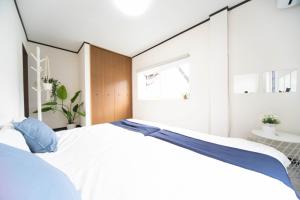 En eller flere senger på et rom på Miraie Yokkaichi Tomida