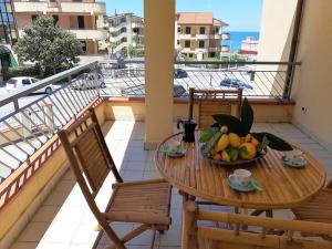 Balkón nebo terasa v ubytování Living Piraino case vacanze