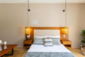 Кровать или кровати в номере Nostos Beach Boutique Hotel