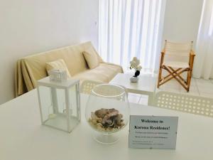 A seating area at Korona Beach Apartments II
