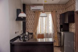 Dapur atau dapur kecil di James Court Hotel & Luxury Apartments