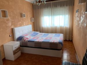 a small bedroom with a bed and a window at Apartamento Naron in Narón +16 photos