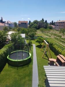 Vonkajšia záhrada v ubytovaní Guesthouse Varnica