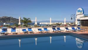 Bazén v ubytování Hotel Panoramic nebo v jeho okolí