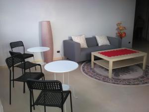 A seating area at Vossìgnuria