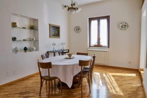 Dining area sa apartment