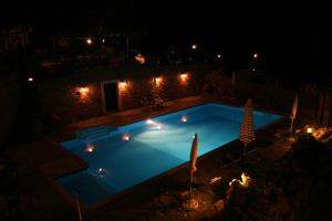 Bazén v ubytovaní Hotel Vrionis alebo v jeho blízkosti