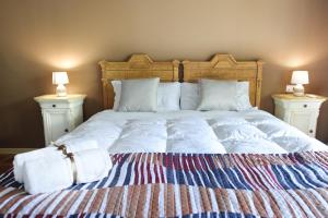 A bed or beds in a room at Relais Lo Stagnone