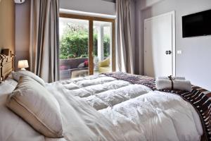 A bed or beds in a room at Relais Lo Stagnone