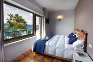 A bed or beds in a room at Relais Lo Stagnone