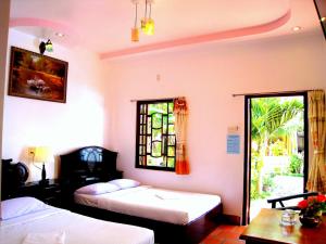 Кровать или кровати в номере Hoang Kim Golden Resort
