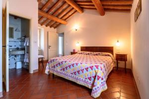 a bedroom with a bed in a room with a bathroom at La locanda del Povero Diavolo in Torriana