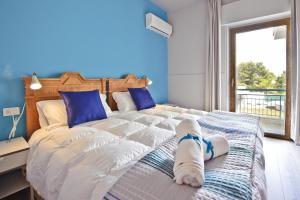 A bed or beds in a room at Relais Lo Stagnone