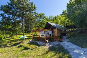 a small cabin in the middle of a field at Kamp Romantik - glamping in Labin