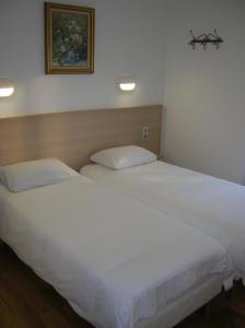 Postel nebo postele na pokoji v ubytování Hotel Darcet