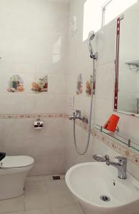 Phòng tắm tại Gia Bảo Homestay - Cao Bằng