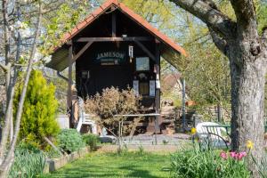 Zahrada ubytování Manoir Le Refuge