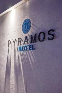 Majutusasutuses Pyramos Hotel olev sertifikaat, autasu, silt või muu dokument