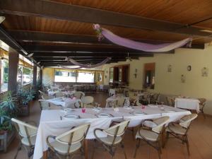 מסעדה או מקום אחר לאכול בו ב-Hotel Ristorante La Bettola