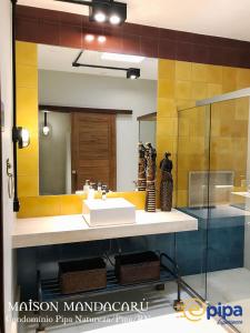 Ванная комната в Maison Mandacaru - Pipa Natureza