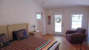 Gallery image of Carriage House On Kent in Niagara on the Lake +13 photos