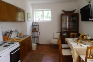 A kitchen or kitchenette at Apartments Lorenandreja
