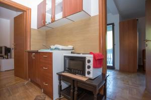 Kuchyň nebo kuchyňský kout v ubytování Guest House Zuber