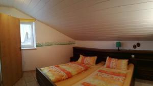 Ein Bett oder Betten in einem Zimmer der Unterkunft Stadldorf» Ferienwohnung Wagner