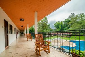 Kolam renang di atau dekat dengan Hotel Chichen Itza
