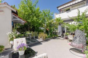 Ein Garten an der Unterkunft Apartment Ljubica