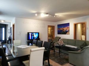 a living room with a couch and a table at Casa São Dinis in Porto