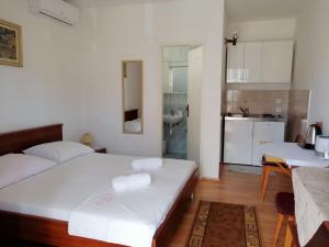 Ένα ή περισσότερα κρεβάτια σε δωμάτιο στο Apartments Emmas studio